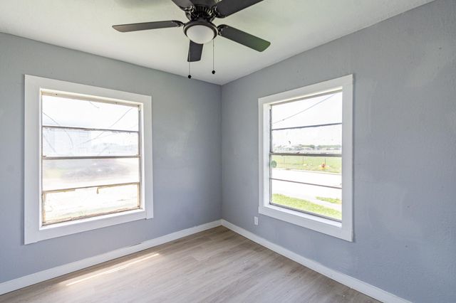 126 W 6th Street, Freeport, TX 77541