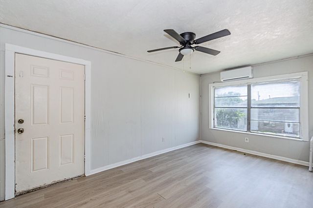126 W 6th Street, Freeport, TX 77541