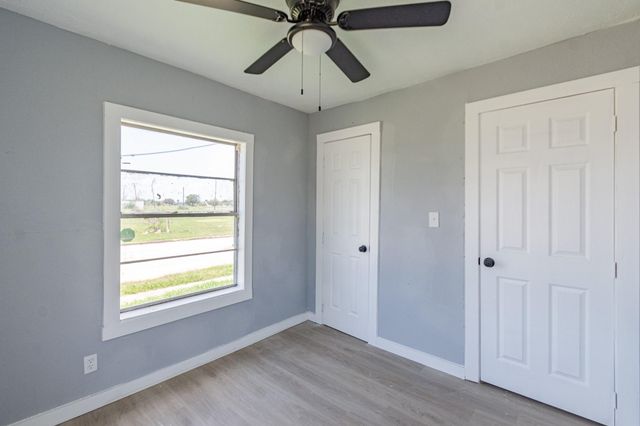 126 W 6th Street, Freeport, TX 77541