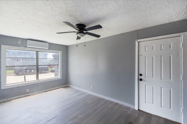 126 W 6th Street, Freeport, TX 77541