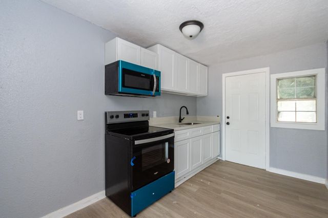 126 W 6th Street, Freeport, TX 77541