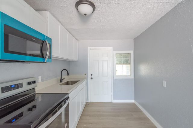 126 W 6th Street, Freeport, TX 77541