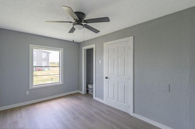 126 W 6th Street, Freeport, TX 77541