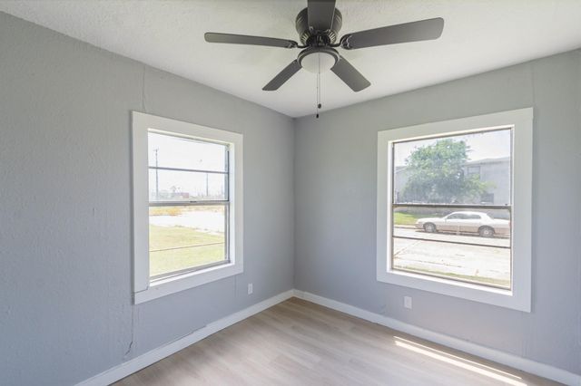 126 W 6th Street, Freeport, TX 77541