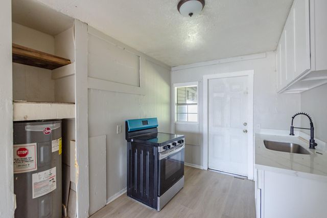 126 W 6th Street, Freeport, TX 77541