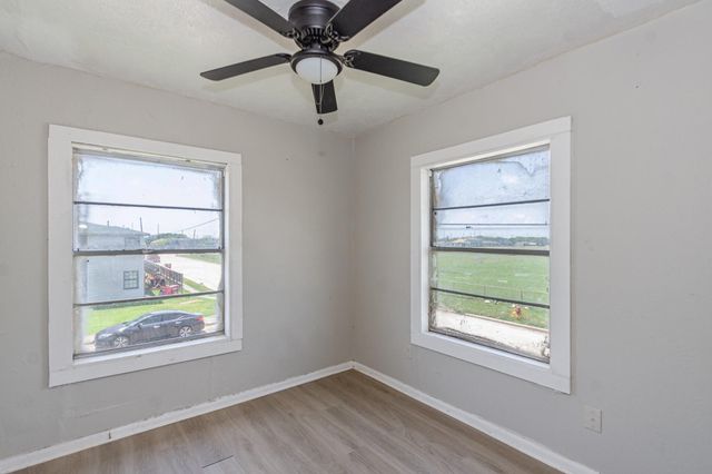 126 W 6th Street, Freeport, TX 77541