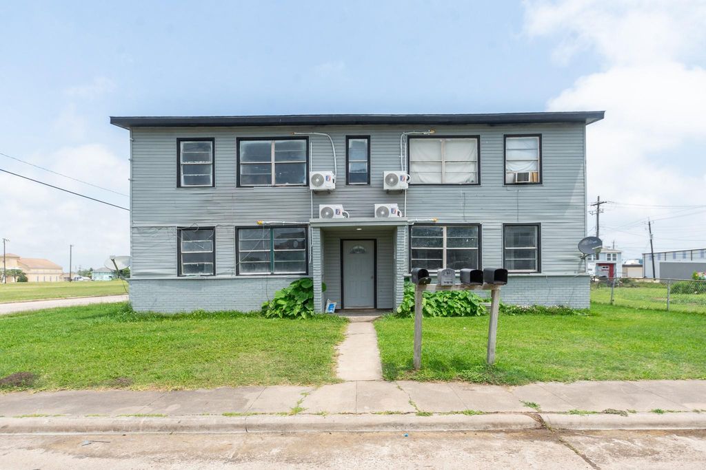 126 W 6th Street, Freeport, TX 77541