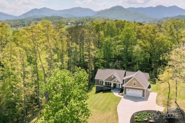 7 Grizzly Drive, Leicester, NC 28748