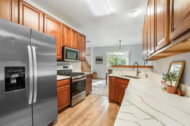 20336 Kensfield Trail 1603, Lakeville, MN 55044
