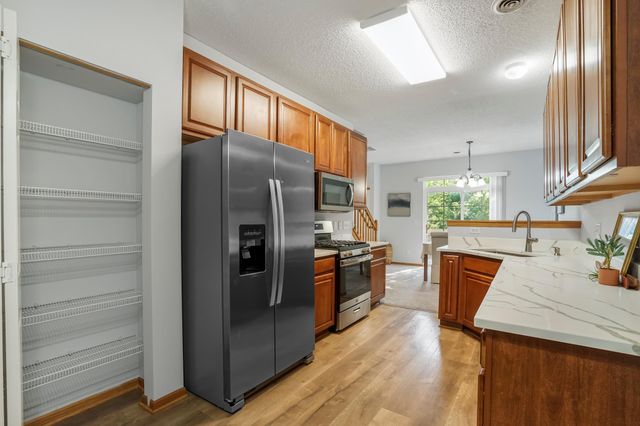 20336 Kensfield Trail 1603, Lakeville, MN 55044