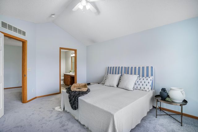 20336 Kensfield Trail 1603, Lakeville, MN 55044