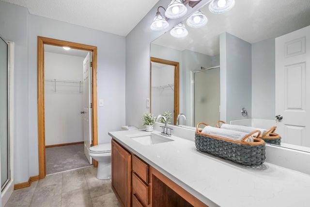 20336 Kensfield Trail 1603, Lakeville, MN 55044