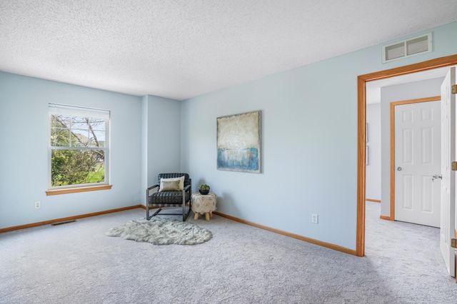 20336 Kensfield Trail 1603, Lakeville, MN 55044