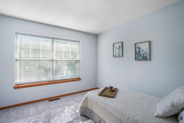 20336 Kensfield Trail 1603, Lakeville, MN 55044