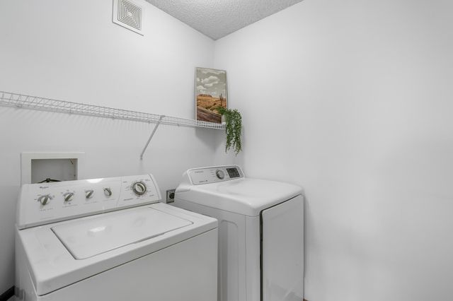 20336 Kensfield Trail 1603, Lakeville, MN 55044