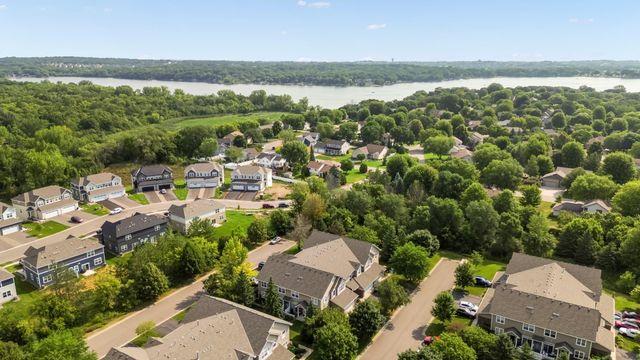 20336 Kensfield Trail 1603, Lakeville, MN 55044