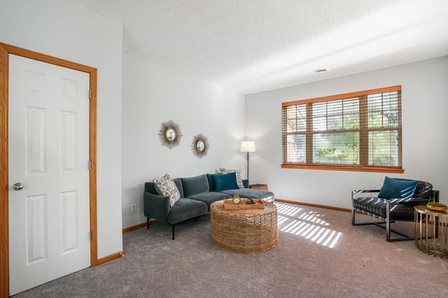 20336 Kensfield Trail 1603, Lakeville, MN 55044