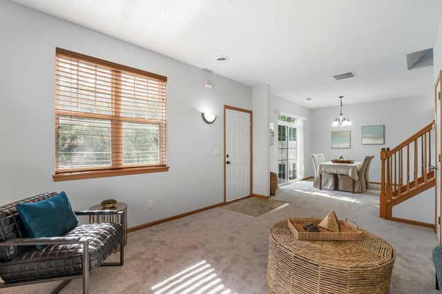 20336 Kensfield Trail 1603, Lakeville, MN 55044