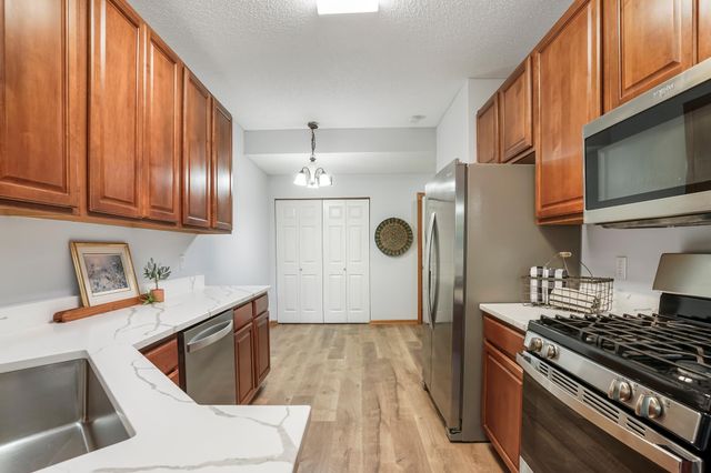 20336 Kensfield Trail 1603, Lakeville, MN 55044
