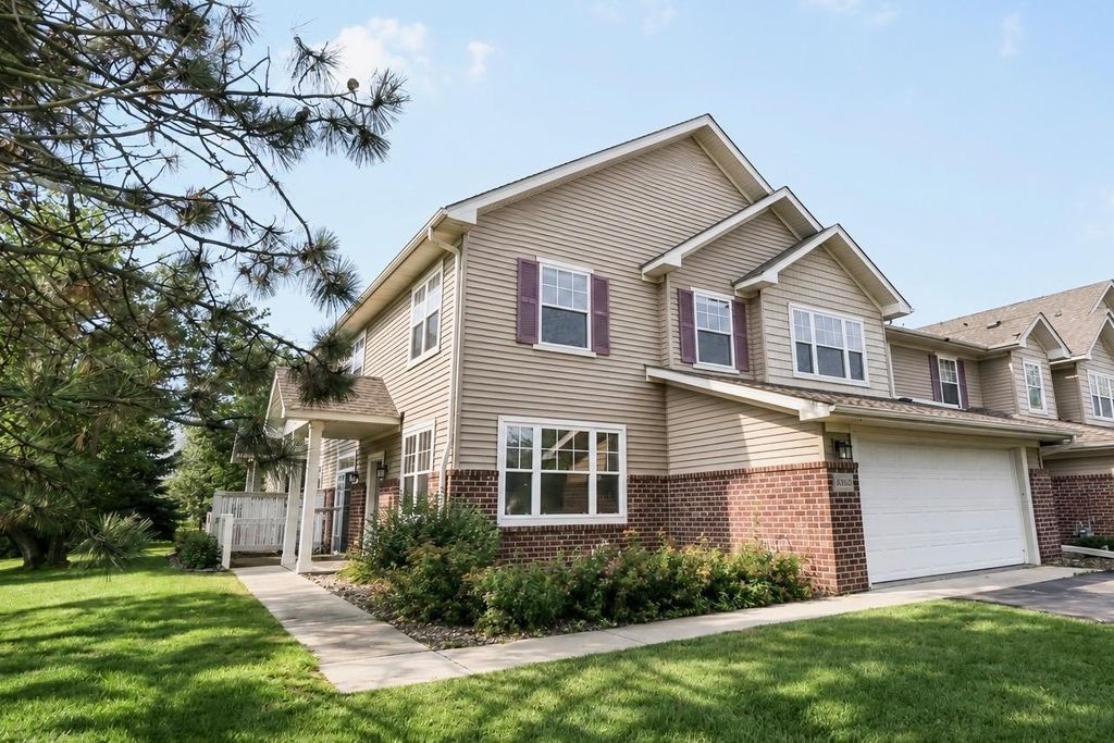 20336 Kensfield Trail 1603, Lakeville, MN 55044