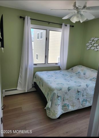 23 E Surf Way, Lavallette, NJ 08735