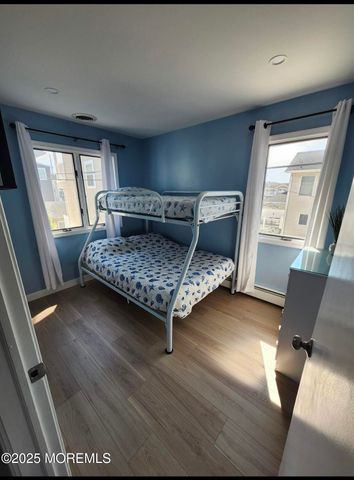 23 E Surf Way, Lavallette, NJ 08735