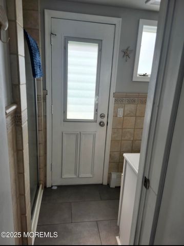 23 E Surf Way, Lavallette, NJ 08735