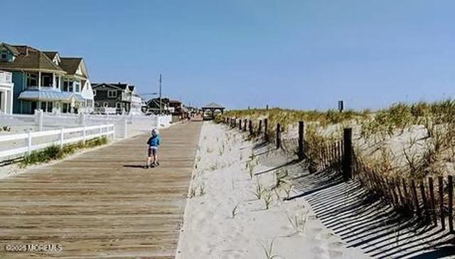 23 E Surf Way, Lavallette, NJ 08735