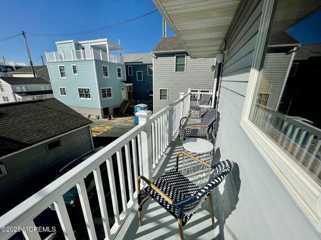 23 E Surf Way, Lavallette, NJ 08735