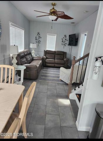 23 E Surf Way, Lavallette, NJ 08735
