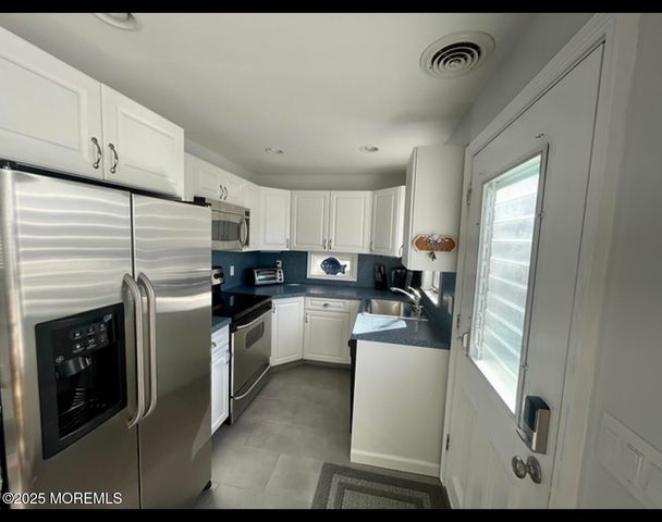 23 E Surf Way, Lavallette, NJ 08735
