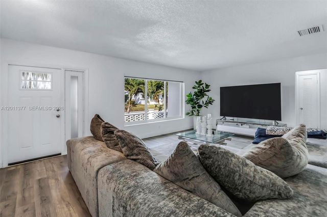6810 NW 74th Place, Tamarac, FL 33321