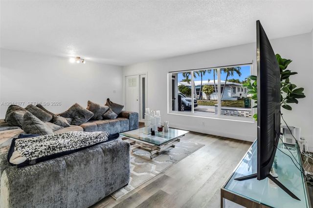 6810 NW 74th Place, Tamarac, FL 33321