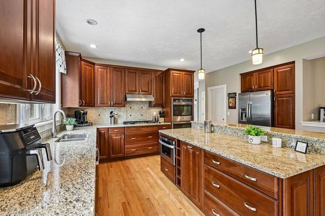 249 Boxboro Rd, Stow, MA 01775
