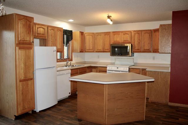 311 Kendall Avenue S, Thief River Falls, MN 56701