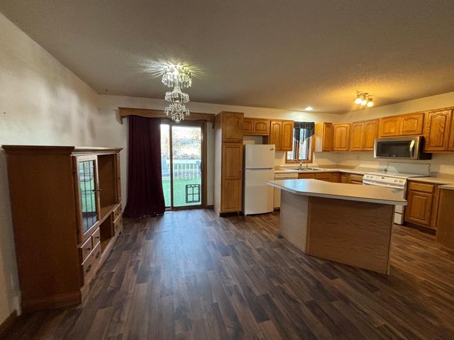 311 Kendall Avenue S, Thief River Falls, MN 56701