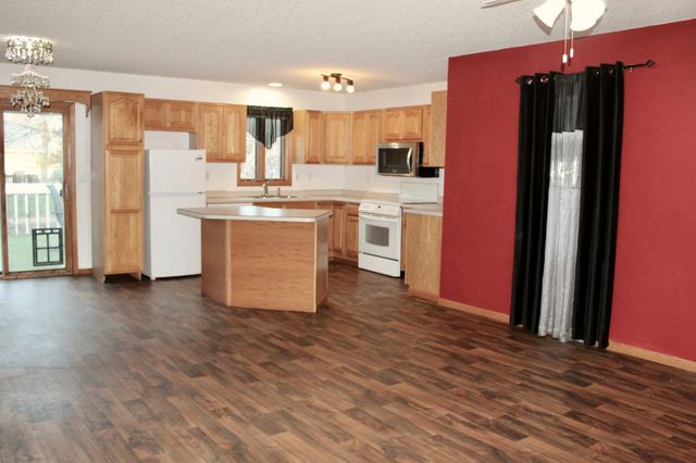 311 Kendall Avenue S, Thief River Falls, MN 56701