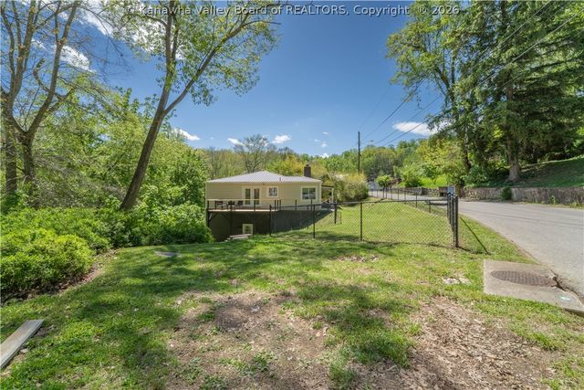 683 Forest Circle, South Charleston, WV 25303