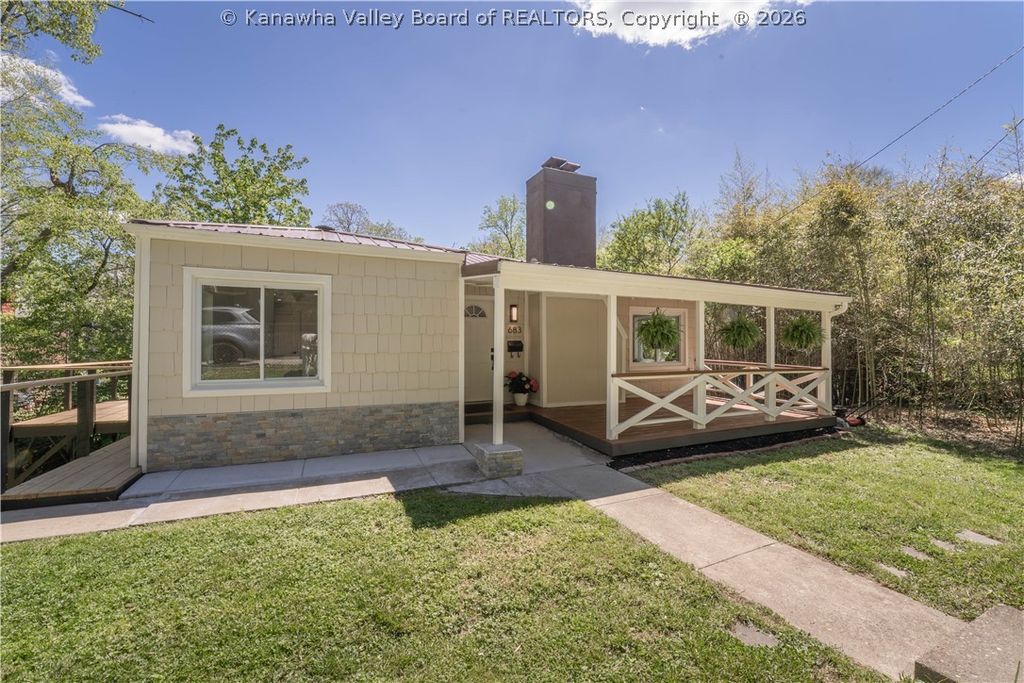 683 Forest Circle, South Charleston, WV 25303