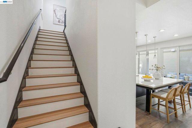 416 Dewitt Ln, Alameda, CA 94501