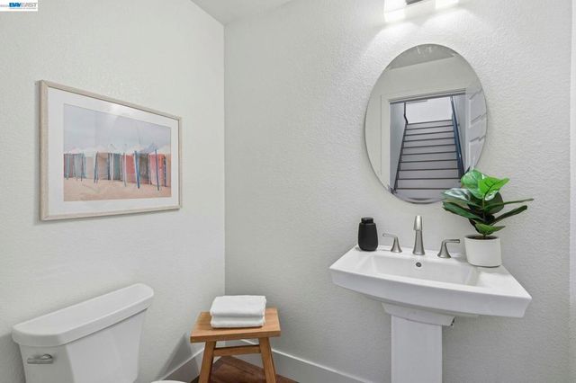 416 Dewitt Ln, Alameda, CA 94501