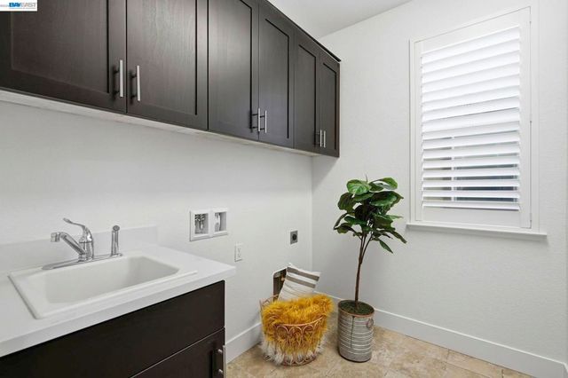 416 Dewitt Ln, Alameda, CA 94501