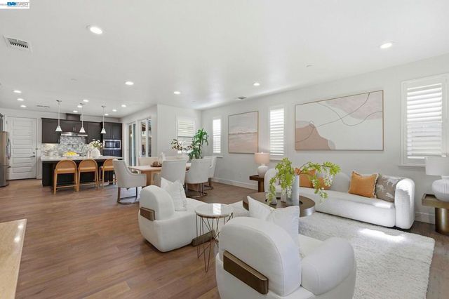 416 Dewitt Ln, Alameda, CA 94501