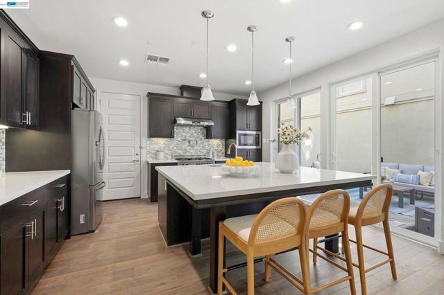 416 Dewitt Ln, Alameda, CA 94501