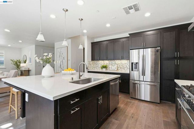 416 Dewitt Ln, Alameda, CA 94501