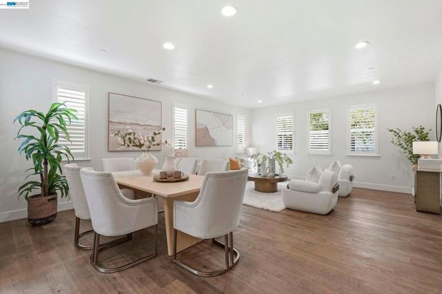 416 Dewitt Ln, Alameda, CA 94501