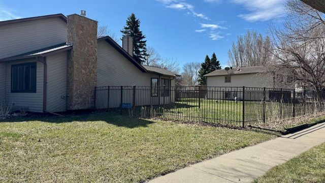 1751 23rd Street S, Fargo, ND 58103
