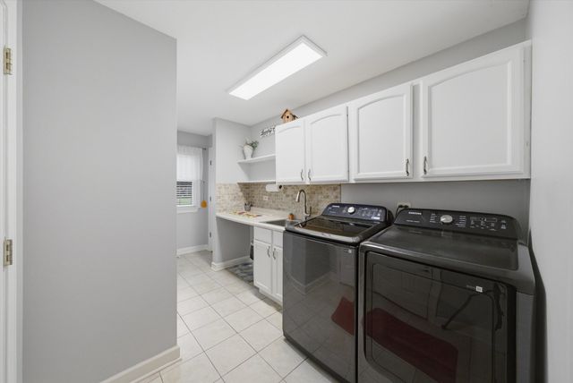 706 Silver Glen Road, Mchenry, IL 60050