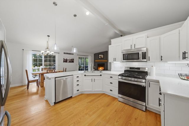 706 Silver Glen Road, Mchenry, IL 60050