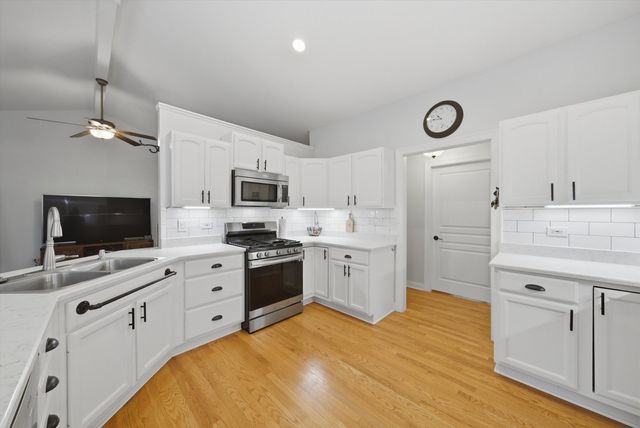 706 Silver Glen Road, Mchenry, IL 60050